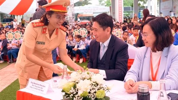 Ấn tượng tấm thiệp Chúc mừng năm mới của CSGT Quảng Nam