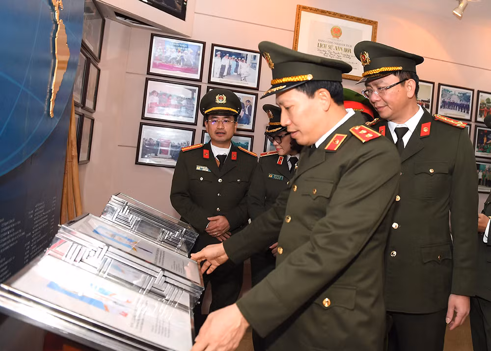 Đảng ủy Công an Trung ương, Bộ Công an dâng hương tại Khu di tích lịch sử CAND -0