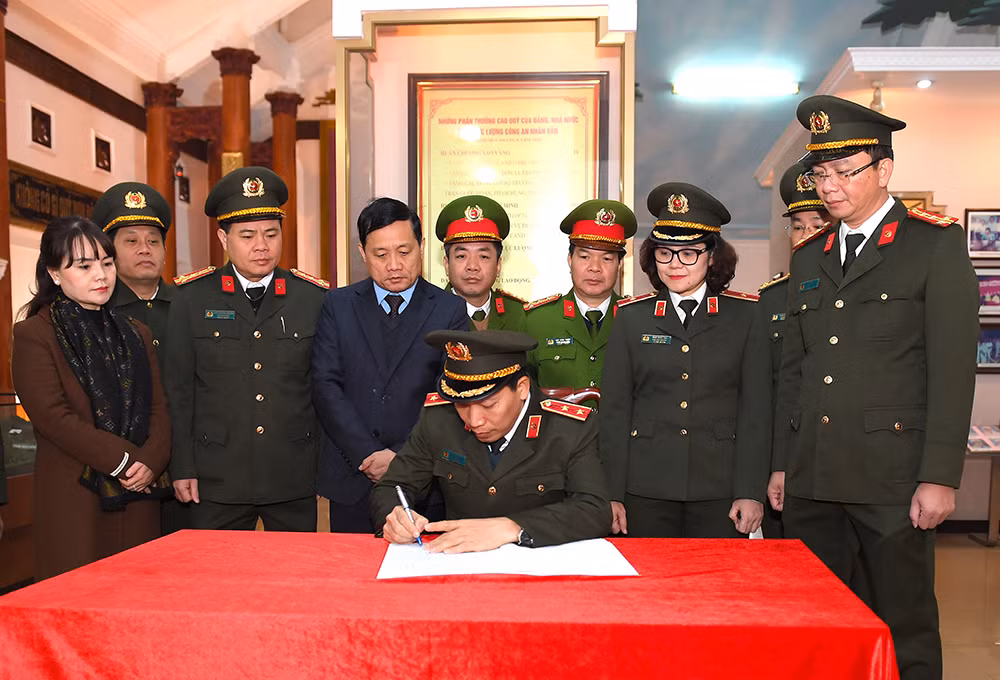 Đảng ủy Công an Trung ương, Bộ Công an dâng hương tại Khu di tích lịch sử CAND -1