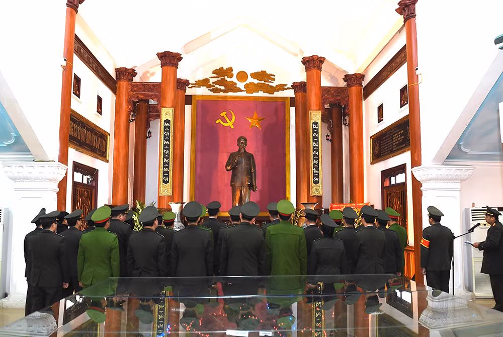 Đảng ủy Công an Trung ương, Bộ Công an dâng hương tại Khu di tích lịch sử CAND -0