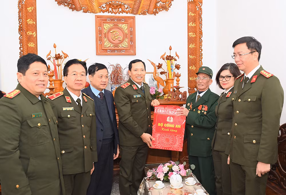 Đảng ủy Công an Trung ương, Bộ Công an dâng hương tại Khu di tích lịch sử CAND -1