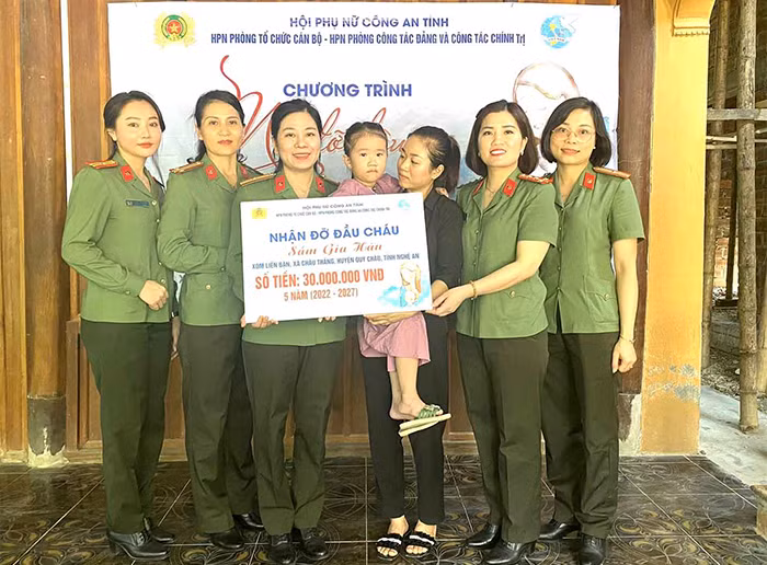 Tết ấm với gia đình Liệt sĩ CAND -0