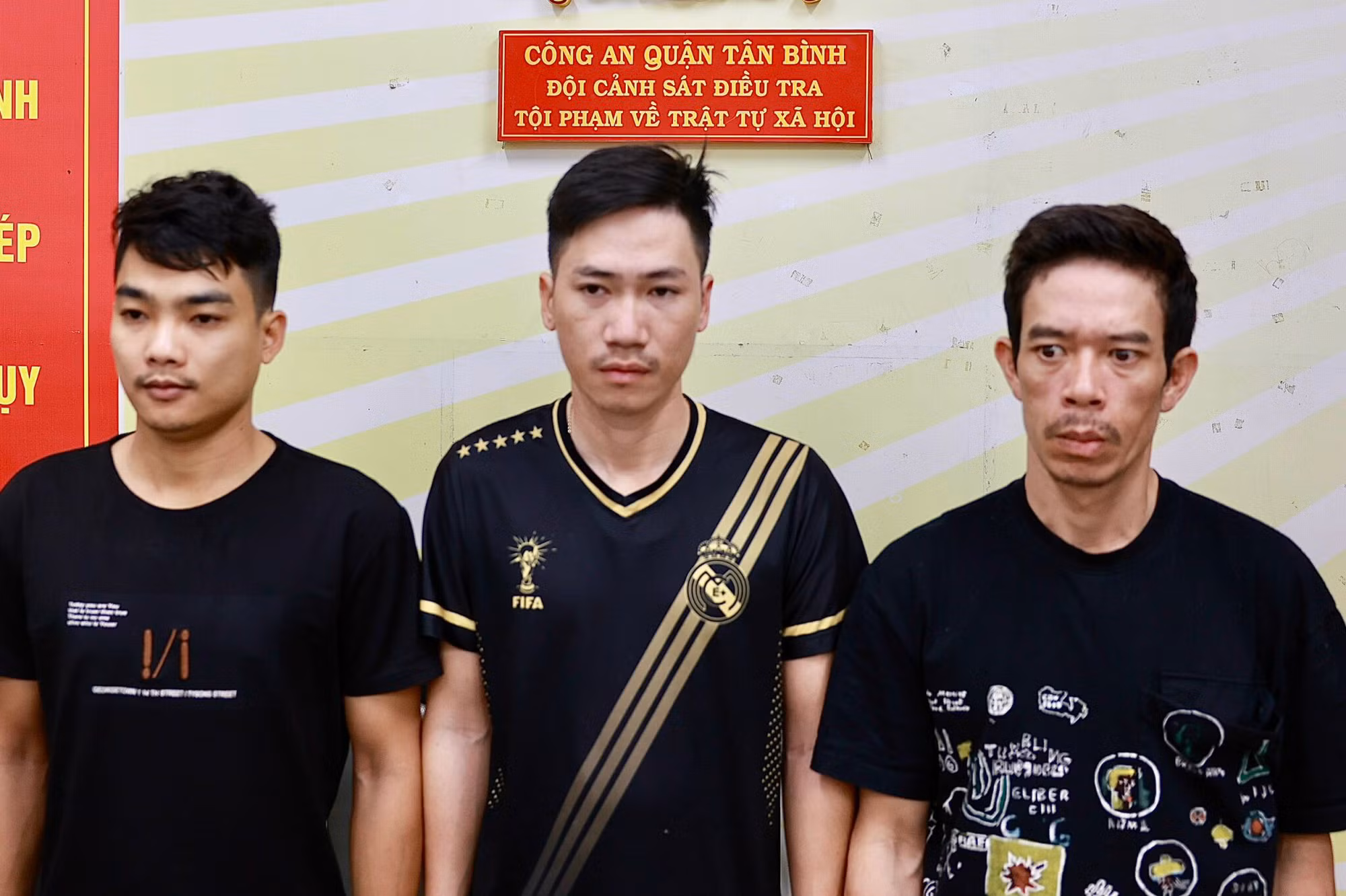 Lên mạng đặt mua súng đồ chơi rồi thuê người “độ” thành súng quân dụng vì... đam mê -0