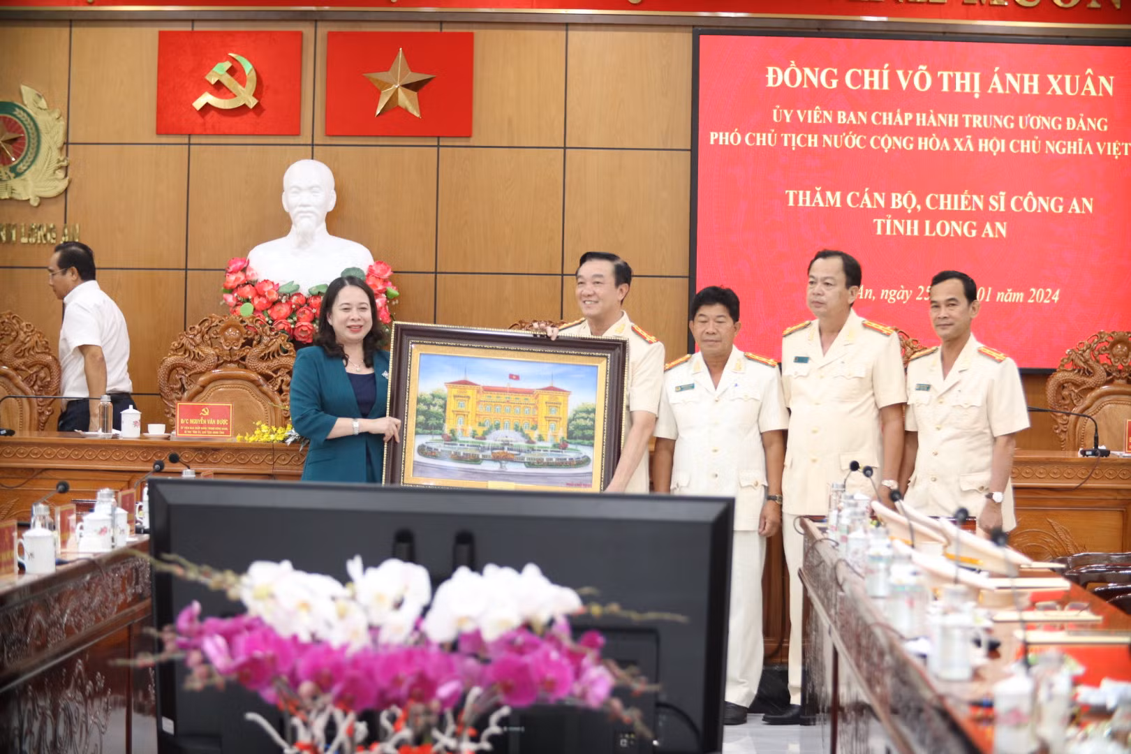 Phó Chủ tịchVõ Thị Ánh Xuân làm việc với Công an tỉnh Long An -0