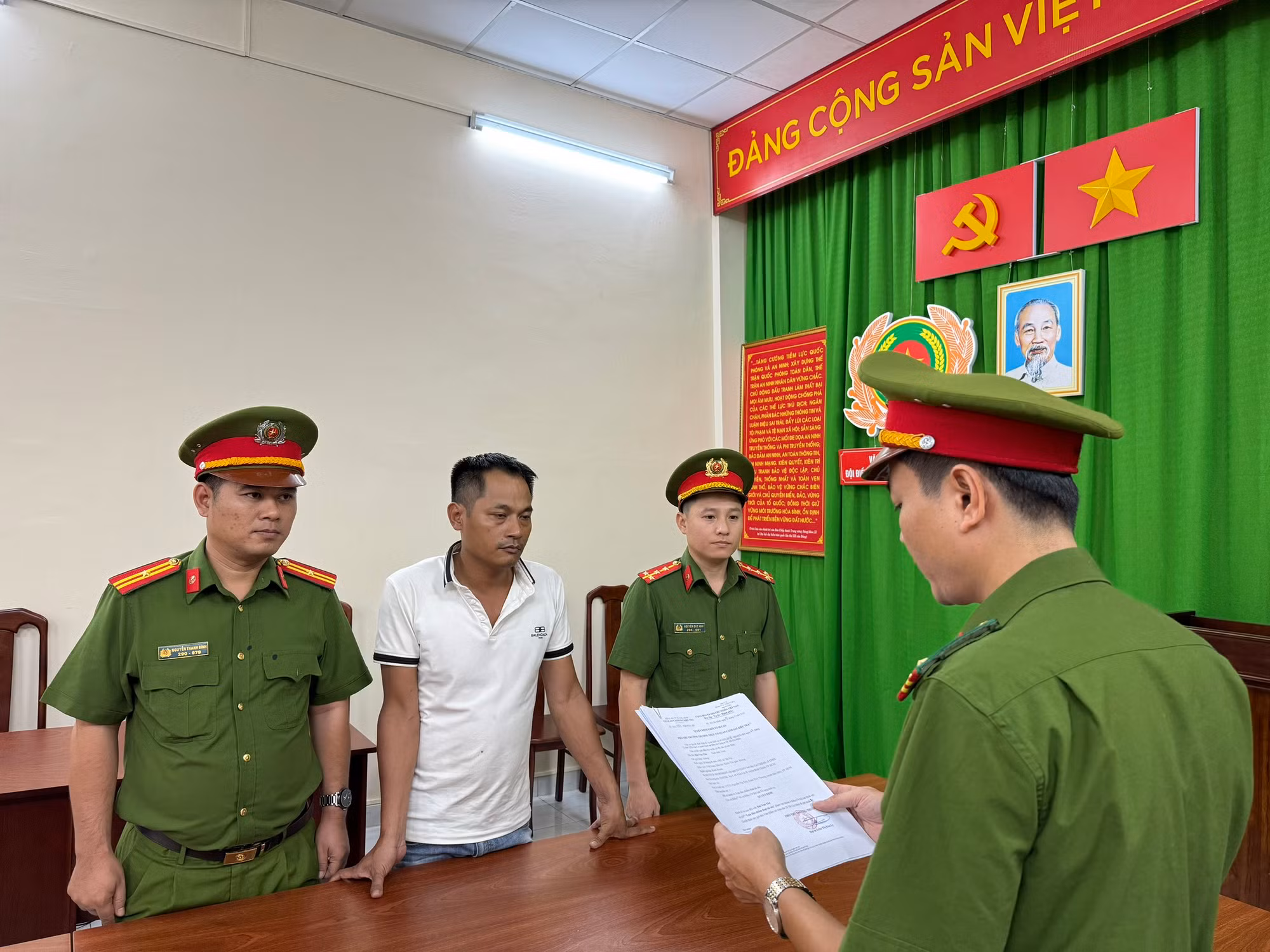 Phương thức, thủ đoạn mới - thu gom xe gian “phù phép” lại thành xe mới bán cho khách hàng -0