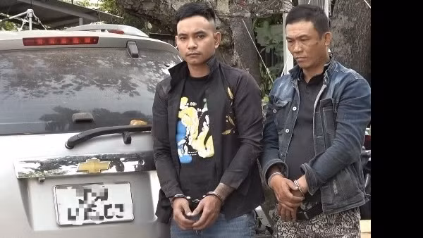 Thủ súng để tàng trữ, vận chuyển, buôn bán pháo nổ liên tỉnh