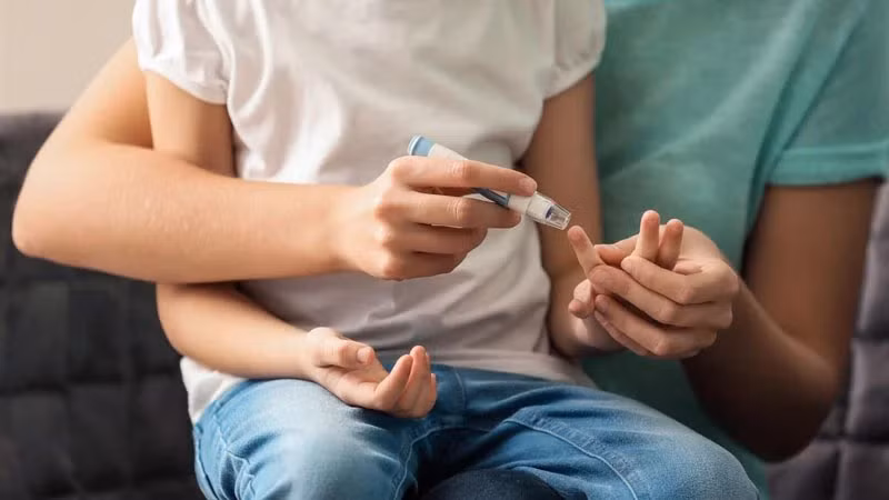 Bé gái 12 tuổi đã hôn mê do mắc đái tháo đường -0