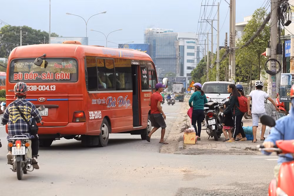 Vẫn còn nhiều biến tướng “xe dù, bến cóc” -0