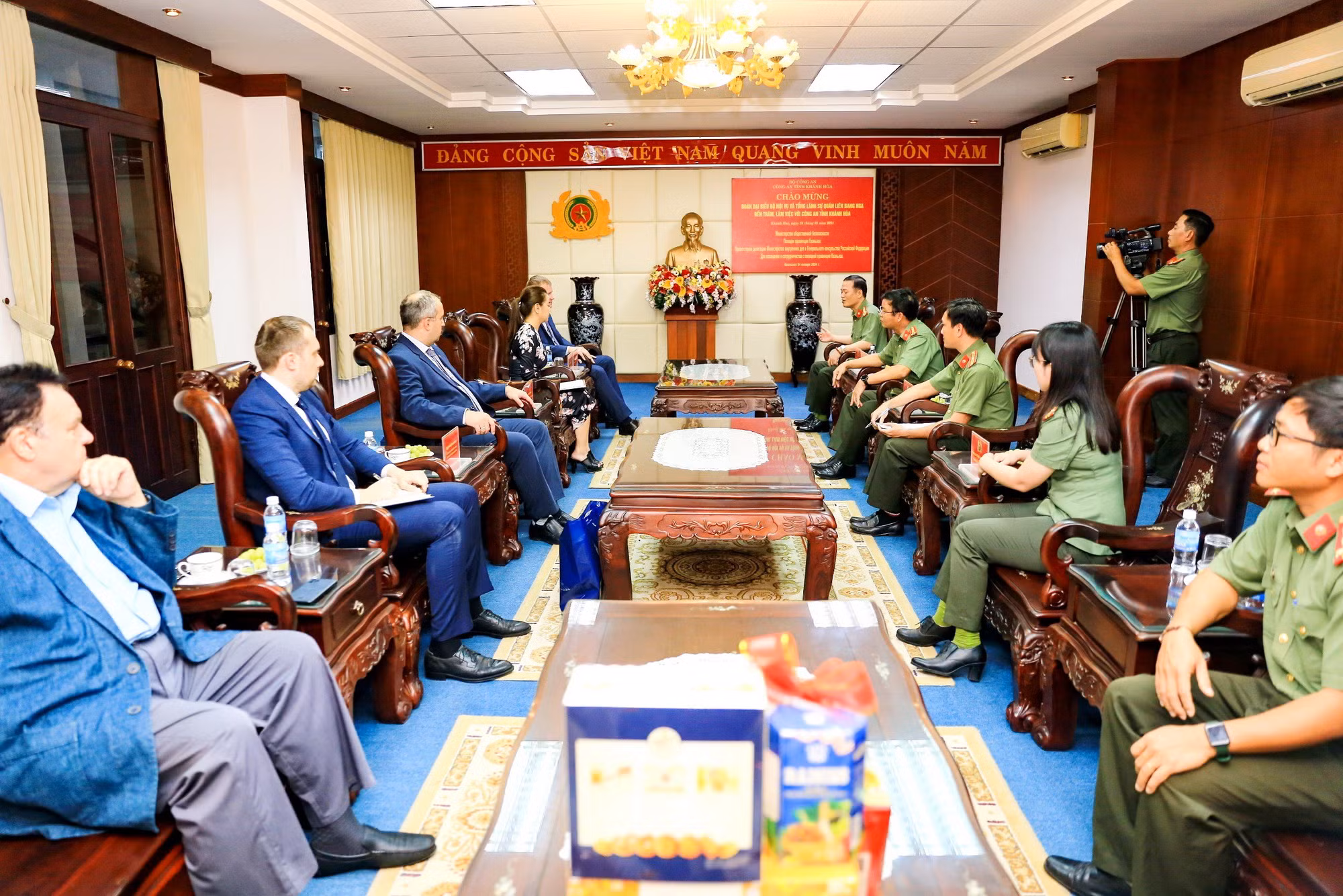 Đoàn đại biểu Bộ Nội vụ và Tổng lãnh sự quán Nga đến thăm, làm việc với Công an Khánh Hòa -0