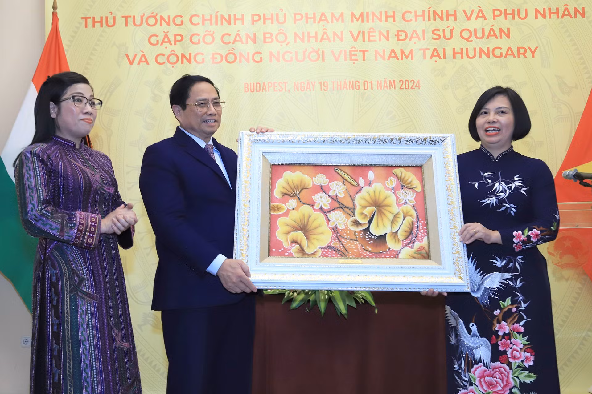 tặng quà.jpg -0