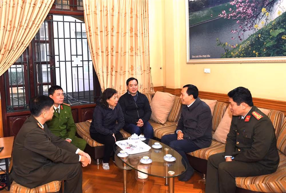 Thứ trưởng Lê Văn Tuyến thăm hỏi và chúc Tết gia đình các đồng chí cố lãnh đạo Bộ Công an -0