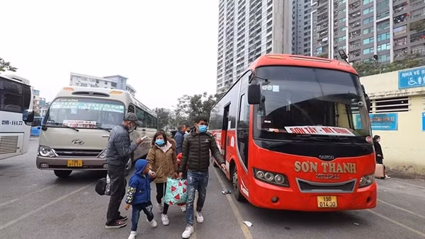 Cuối năm lại lo chuyện xe "dù", bến "cóc"
