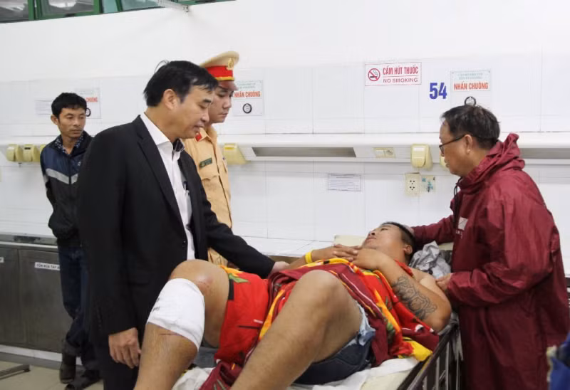 Tập trung tối đa lực lượng y bác sĩ cứu chữa cho các nạn nhân vụ tai nạn giao thông tại Đà Nẵng -0