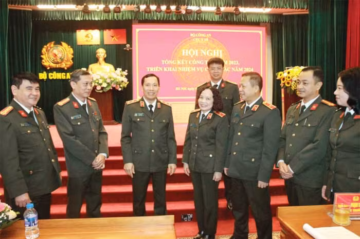 Trang 20: Triển khai mạnh mẽ việc ứng dụng kỹ thuật tiên tiến, hiện đại trong khám và điều trị người bệnh -0