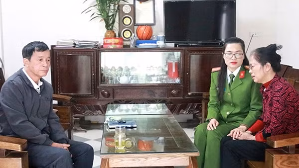Tết ấm với gia đình Liệt sĩ CAND