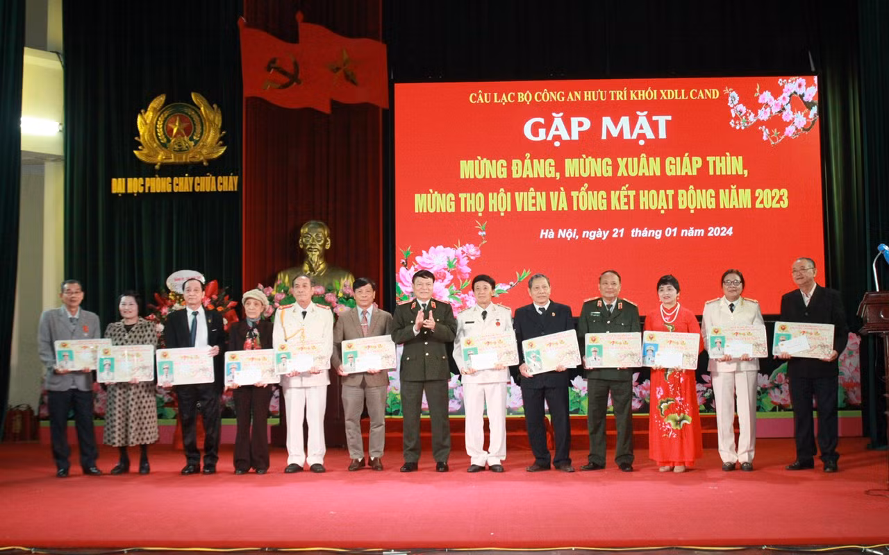Ấm áp cuộc Gặp mặt của cán bộ Công an hưu trí Khối Xây dựng lực lượng CAND -0