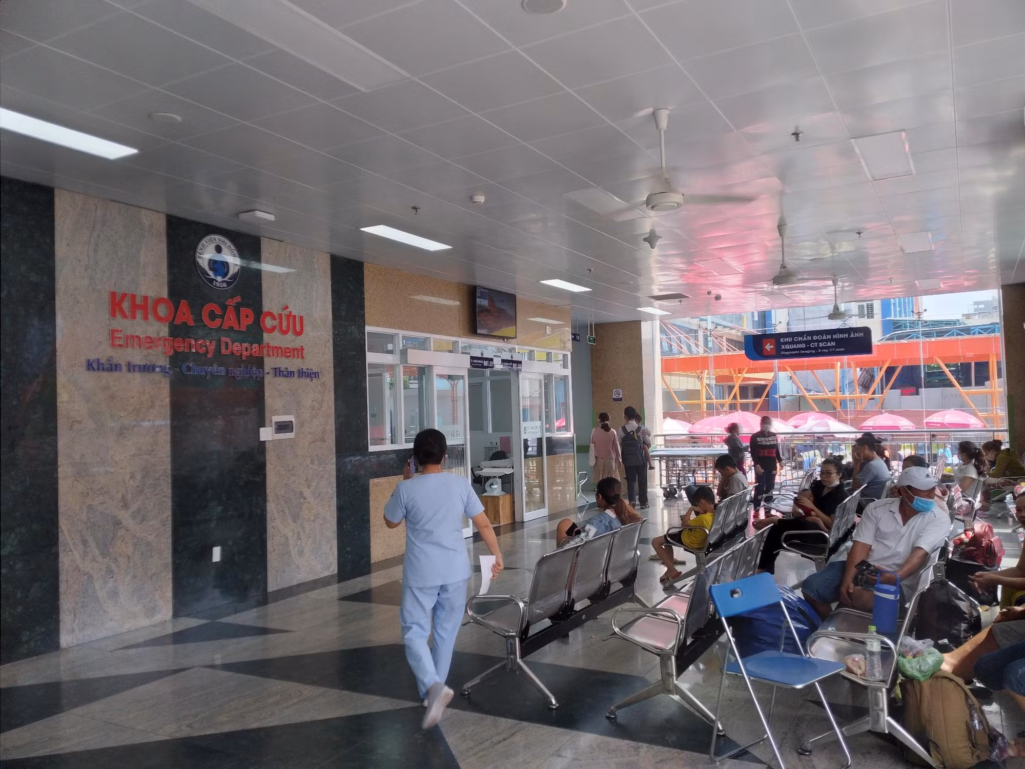 Bệnh viện phối hợp với Công an điều tra vụ nhóm người lạ vào bệnh viện trộm tiền -0