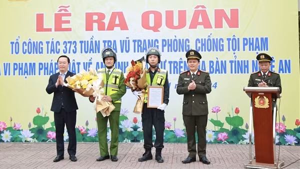 Công an Nghệ An ra quân Tổ 373 tuần tra vũ trang