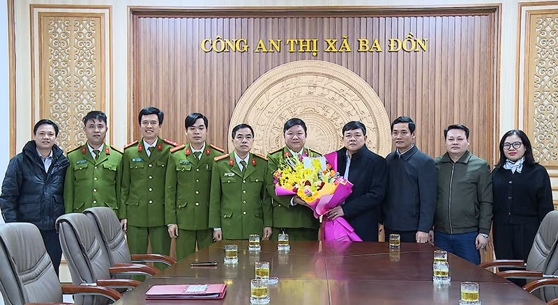 Trao thưởng cho đơn vị triệt phá đường dây buôn bán, vận chuyển gần 30 nghìn viên ma túy -0