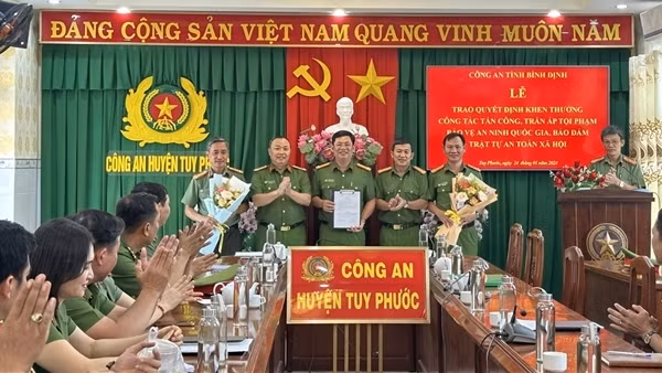 Công an tỉnh Bình Định khen thưởng nhiều tập thể lập công