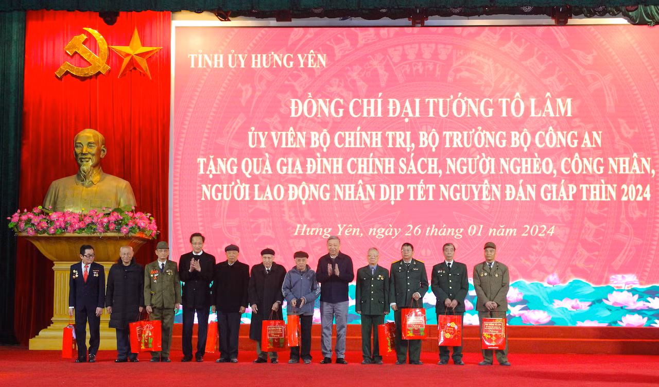 Nghĩa cử ấm áp của Đại tướng Tô Lâm với bà con Hưng Yên khi Tết Giáp Thìn gần kề -1