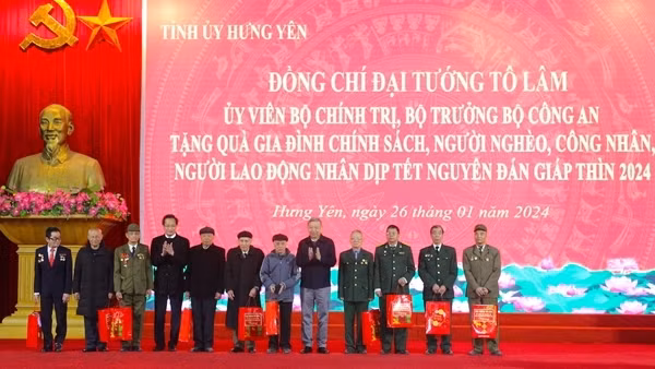 Nghĩa cử ấm áp của Đại tướng Tô Lâm với bà con tỉnh Hưng Yên khi Tết Nguyên đán gần kề
