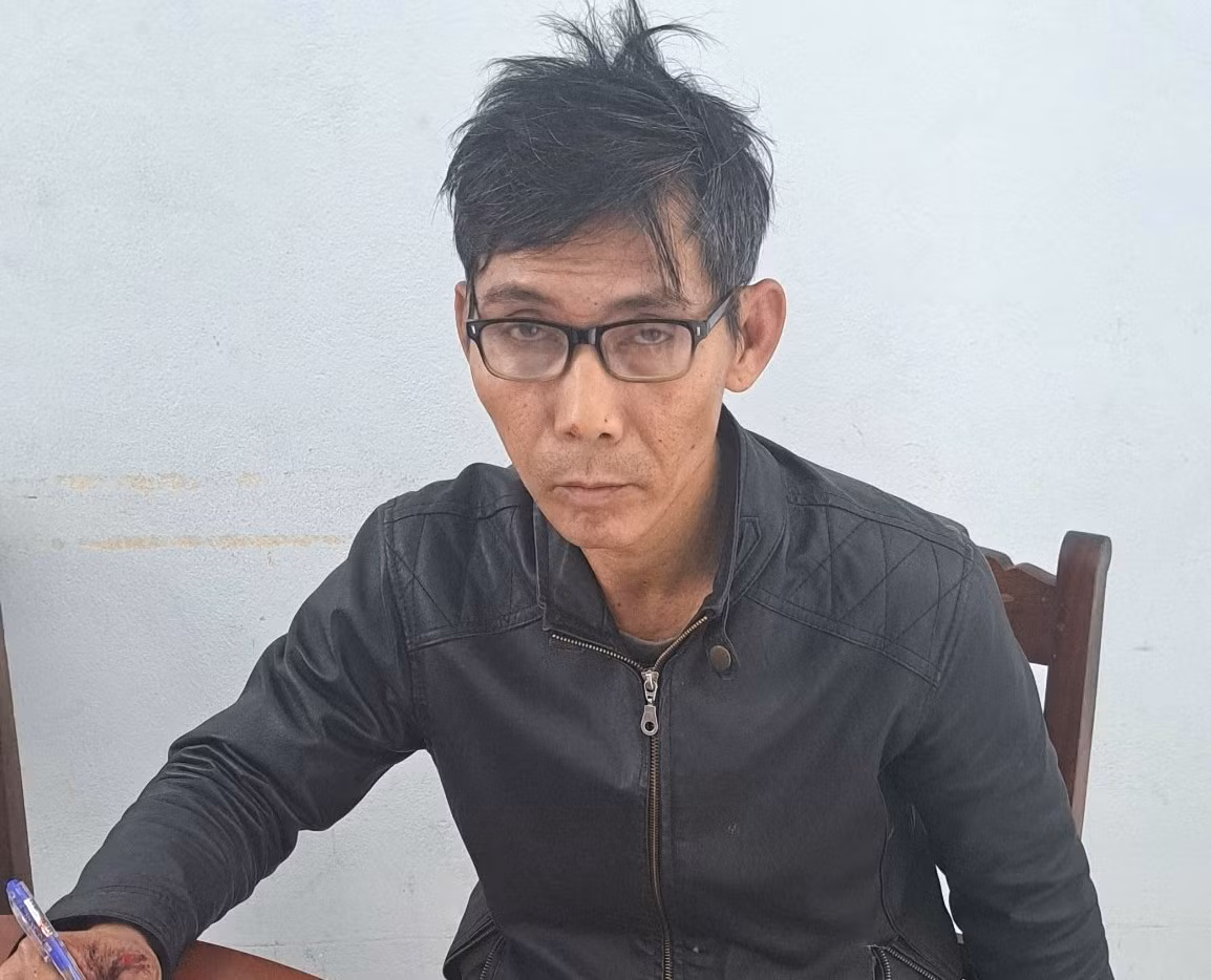 Con nghiện có 4 tiền án mang theo súng khi ra đường -0