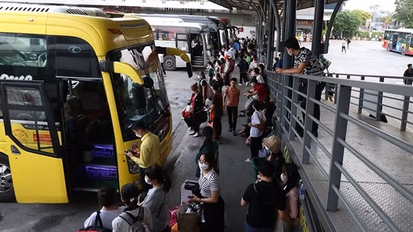Doanh nghiệp vận tải tăng giá vé xe khách dịp Tết