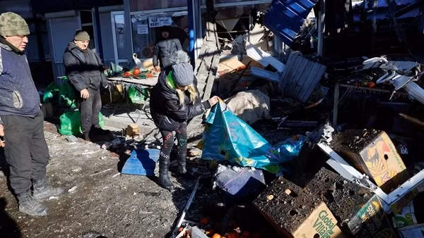 Ukraine pháo kích khu chợ ở Donetsk, hơn 50 người thương vong