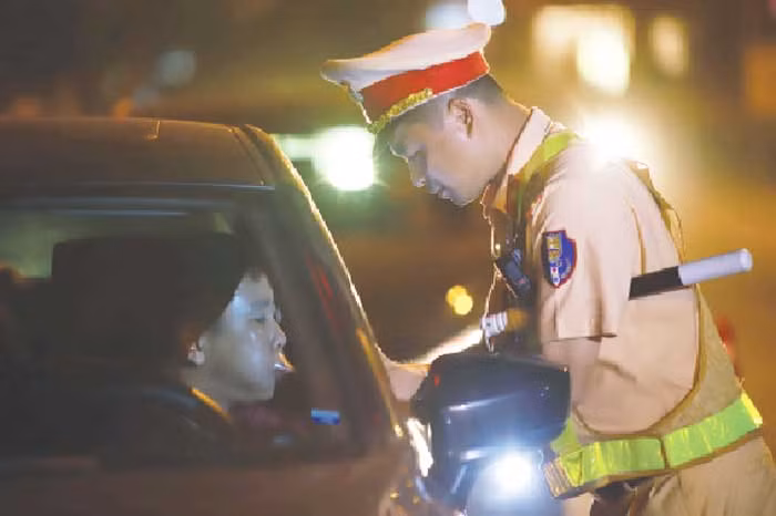 Trang 19: Thượng tôn pháp luật để xây dựng văn hóa giao thông an toàn -0
