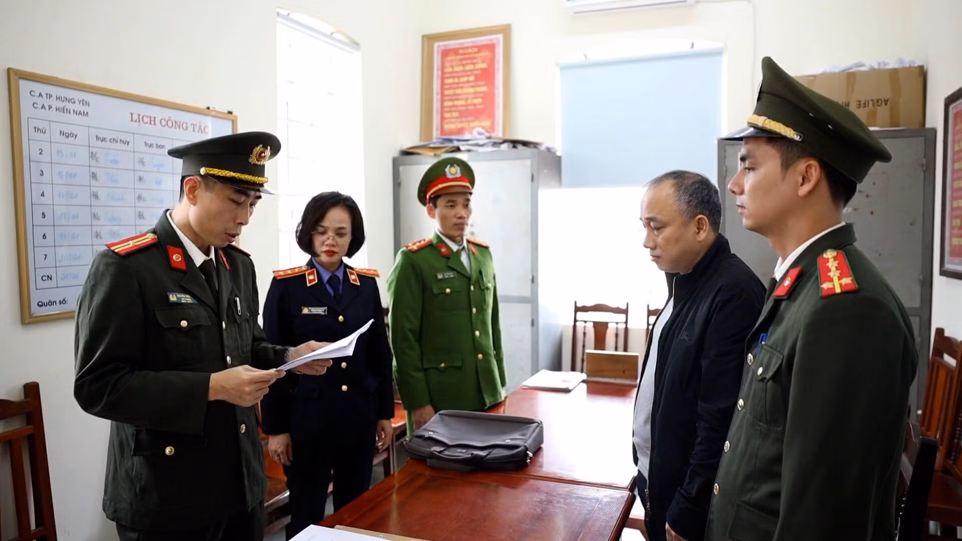 Khởi tố nguyên Tổng Giám đốc bán 2.700 lô đất trái quy định -0