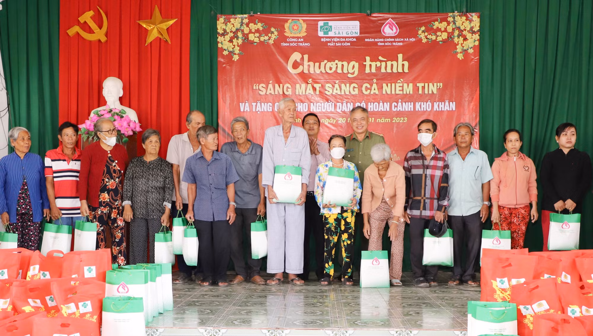 Công an tỉnh Sóc Trăng tổ chức chương trình “Sáng mắt sáng cả niềm tin” -0