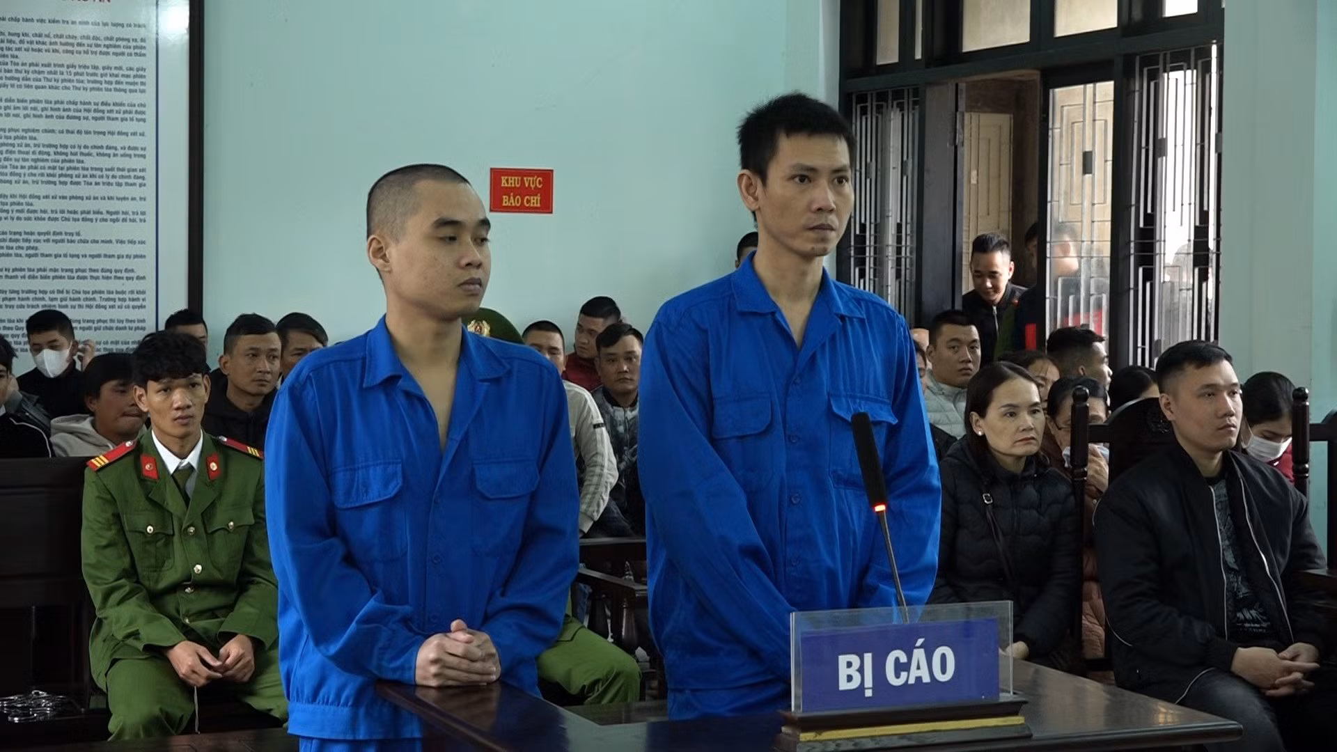 Cho rằng bị nhìn đểu, 2 đối tượng phạm tội giết người -0