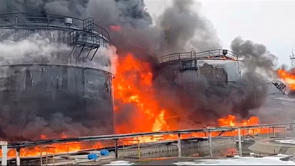 Kho dầu của Nga bị máy bay không người lái Ukraine tấn công