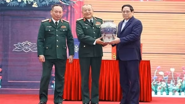 Thủ tướng: Tổng cục 2-Bộ Quốc phòng tiếp tục nâng cao năng lực dự báo chiến lược