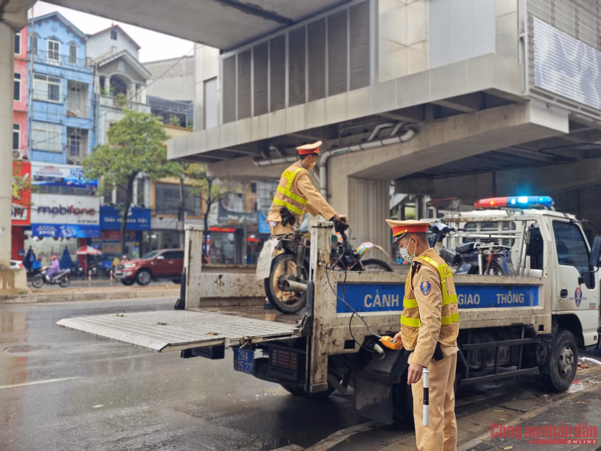 Công an Hà Nội lập 4 tổ xử lý vi phạm trên các tuyến quốc lộ xuyên Tết -0