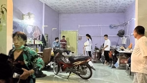Vợ tử vong, chồng nguy kịch trong nhà khóa trái cửa