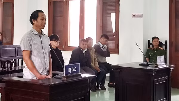 Lãnh án 4 năm 6 tháng tù vì lợi dụng quyền tự do dân chủ xâm phạm lợi ích của Nhà nước