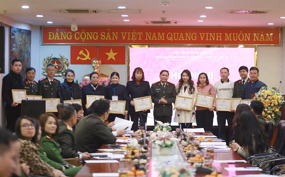 Luôn lấy cán bộ đoàn viên Công đoàn làm trung tâm -0