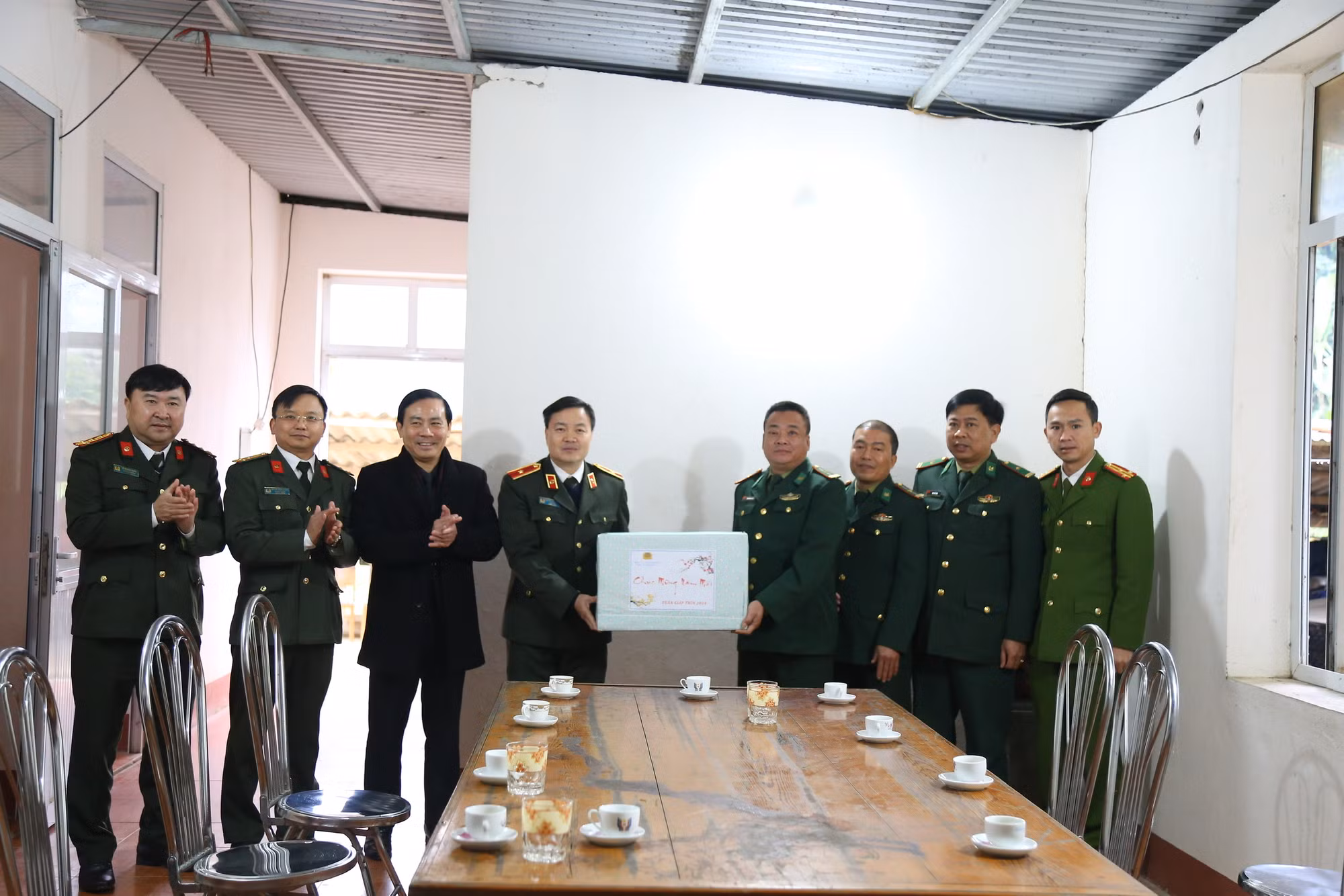 Xua tan giá rét vùng cao -1