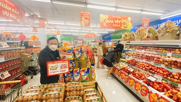 Trước Tết Nguyên đán, nhiều loại hàng hoá, dịch vụ tăng giá