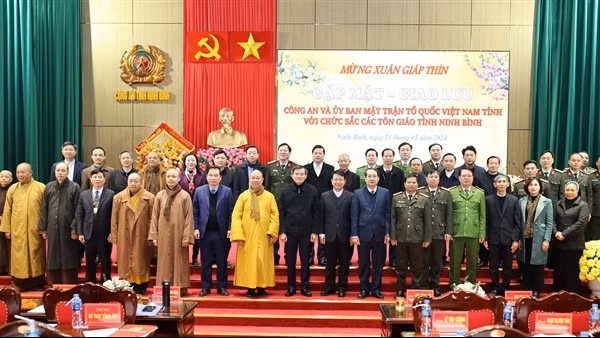 Gặp mặt chức sắc tôn giáo của tỉnh Ninh Bình
