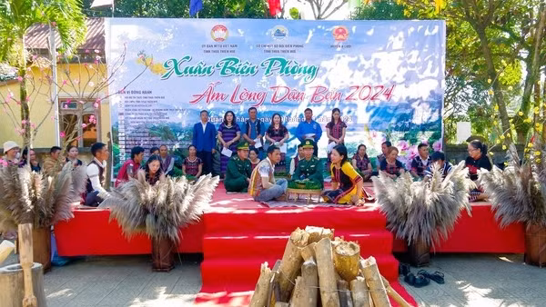 Mang Tết đến với đồng bào biên giới Thừa Thiên Huế