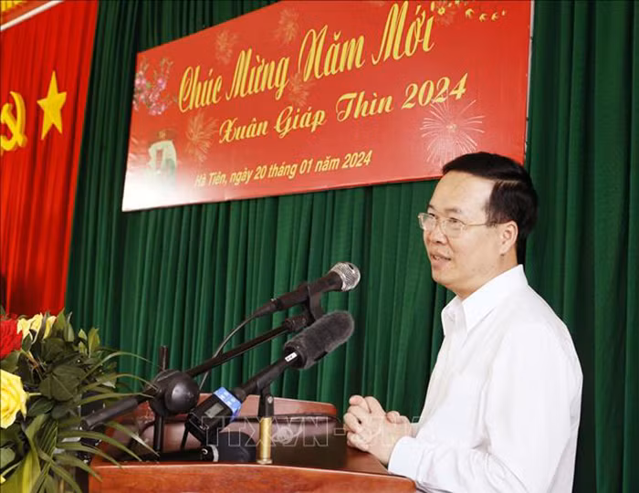 Chủ tịch nước thăm, chúc Tết quân và dân khu vực Cửa khẩu quốc tế Hà Tiên -0