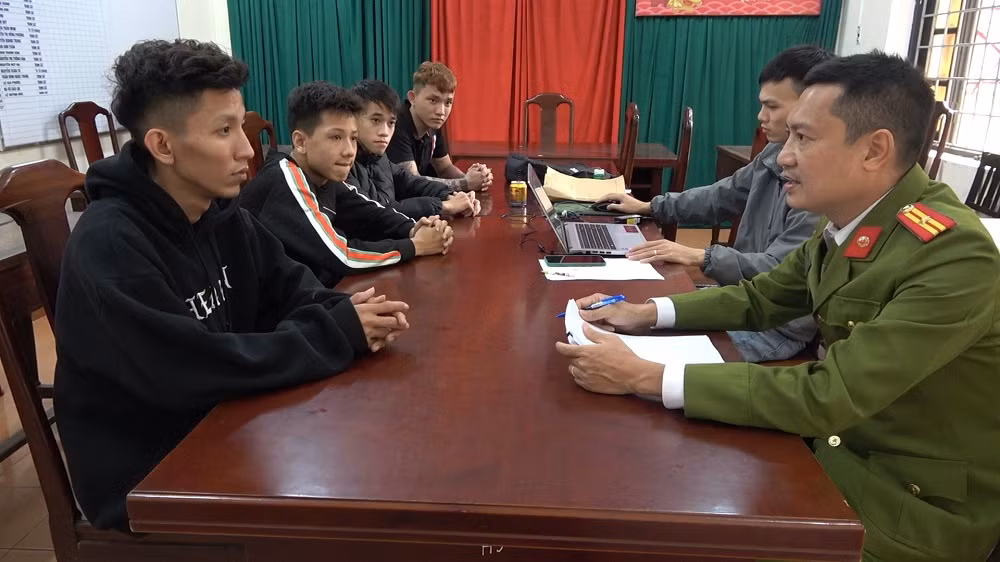 Nhóm 2X ngày rúc nhà nghỉ, đêm “ăn hàng” bằng thủ đoạn trộm cắp xe máy