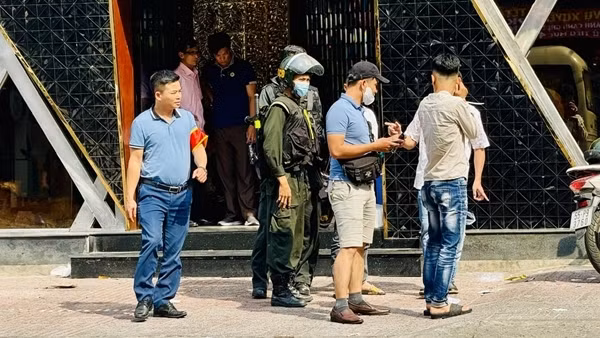 Phong tỏa, kiểm tra quán bar nổi tiếng ở TP Hồ Chí Minh