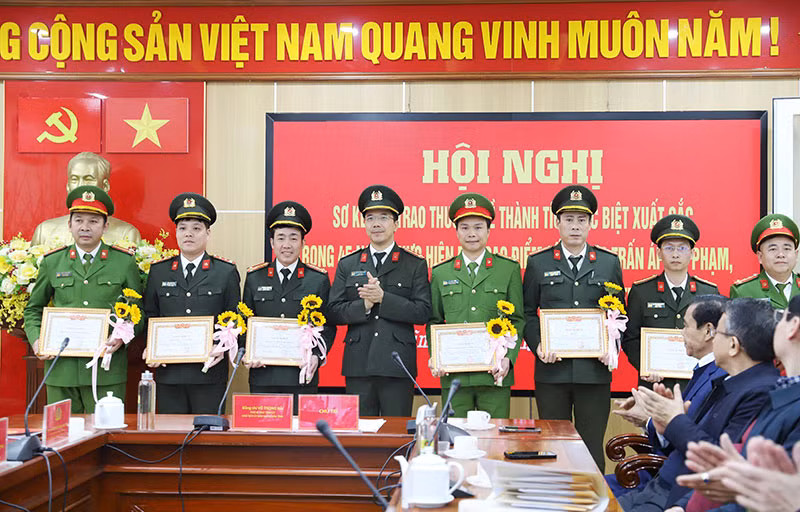 Chủ tịch UBND tỉnh Hà Tĩnh&nbsp;tặng Bằng khen, trao thưởng cho các đơn vị xuất sắc -0