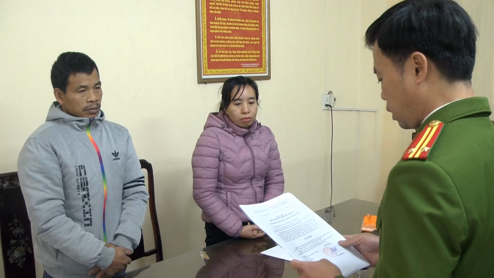 Khởi tố cặp vợ chồng sản xuất mì chính giả -0