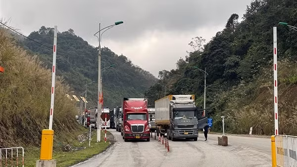 Cửa khẩu Tân Thanh sôi động dịp cận Tết