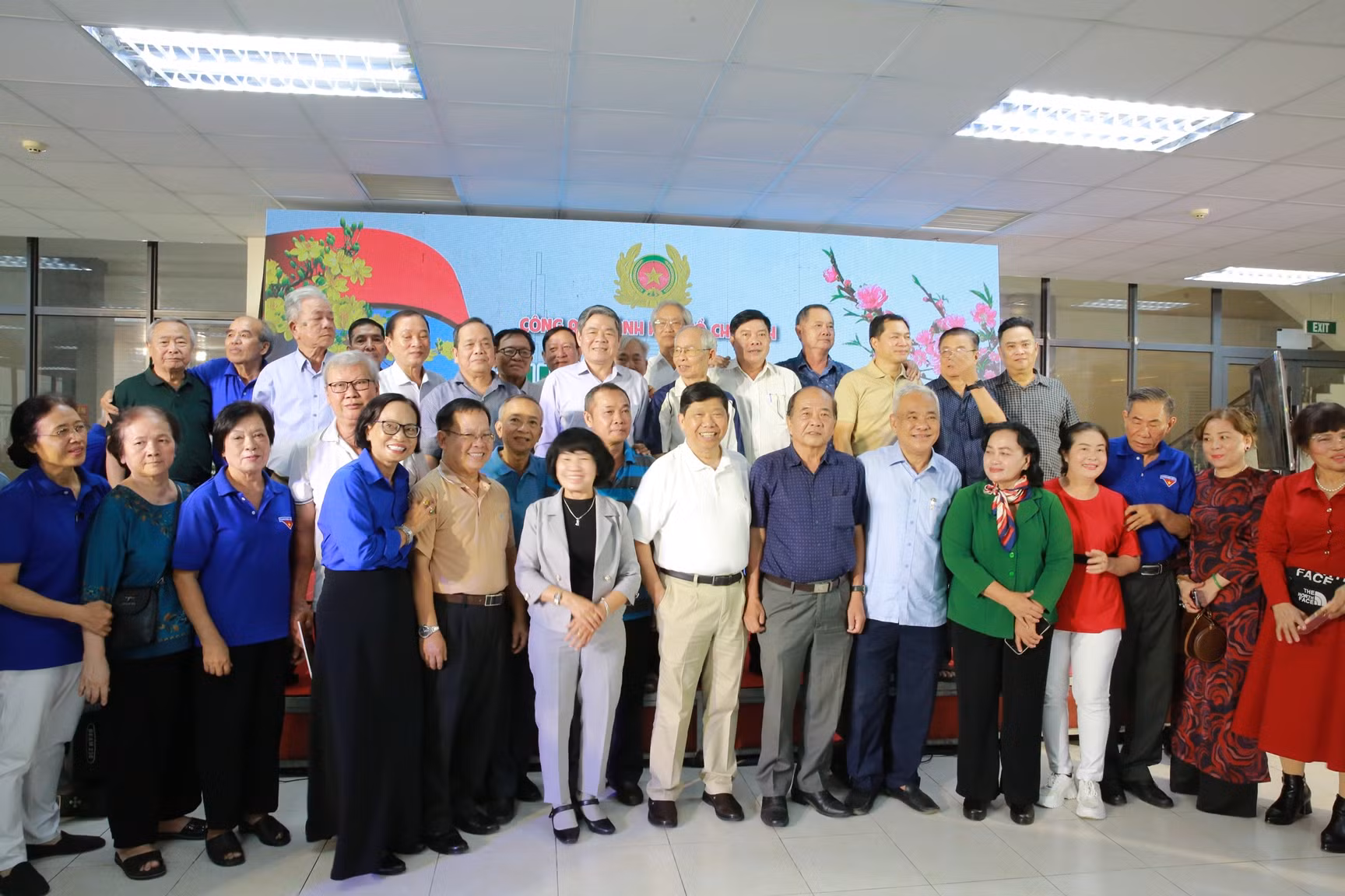 Cuộc họp mặt ấm áp các thế hệ cán bộ Đoàn Công an TP Hồ Chí Minh -1
